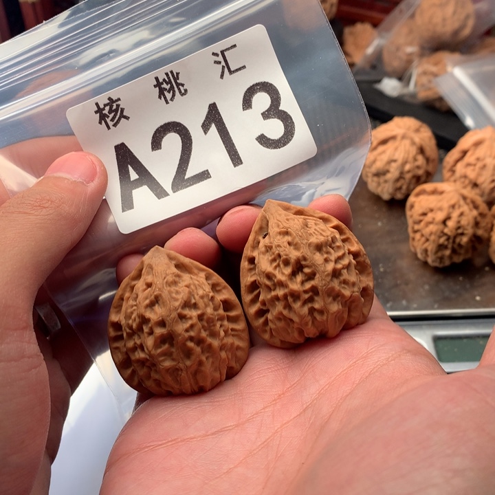 吊坠文玩核桃金牛