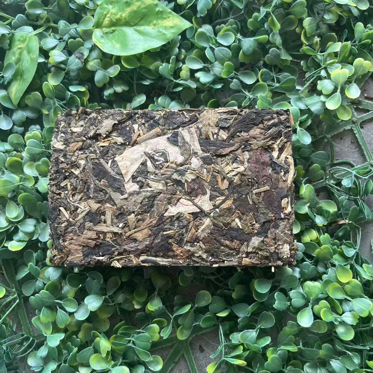 雨腾妹夫  瑶池 造H”二N易X 连J化Q"瑶池X境" 老白茶砖200g/砖
