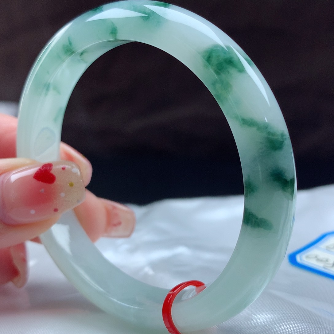 翡翠手镯未镶嵌96748，