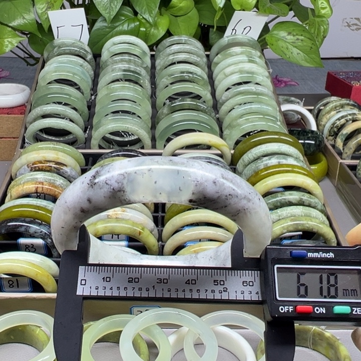 蛇纹石玉未镶嵌手镯100