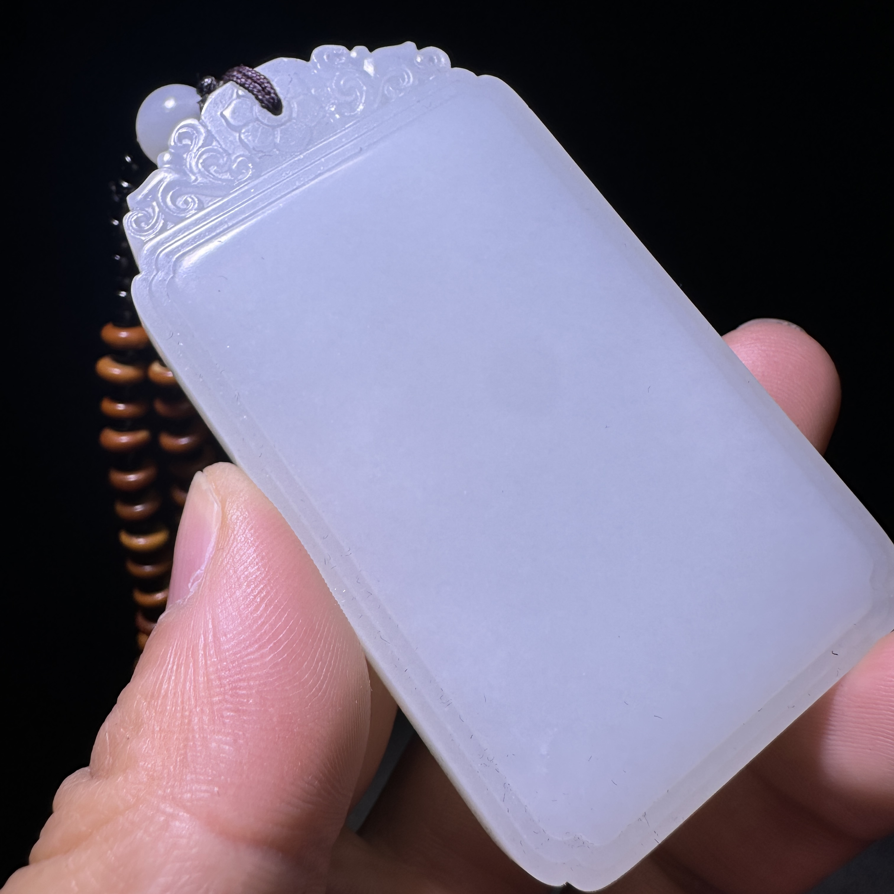 1754-和田玉带皮平安牌精雕雕刻时尚