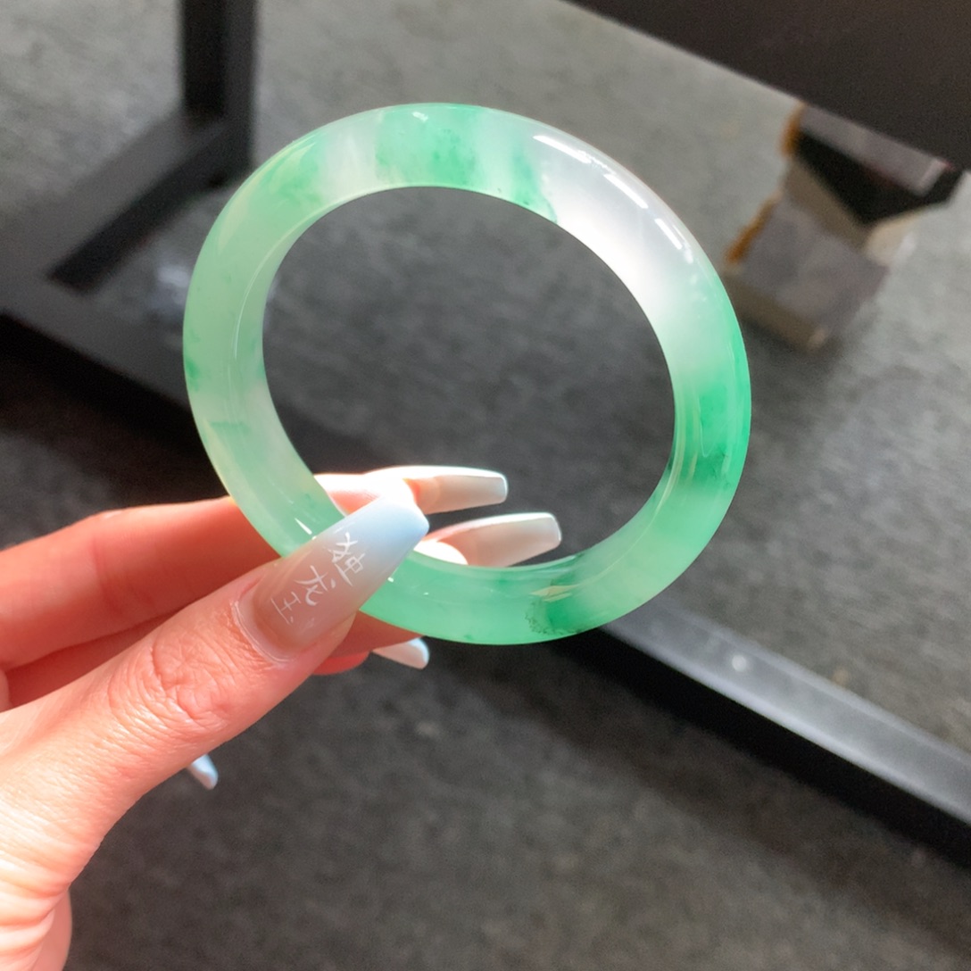 石英质玉手镯未镶嵌王*霏