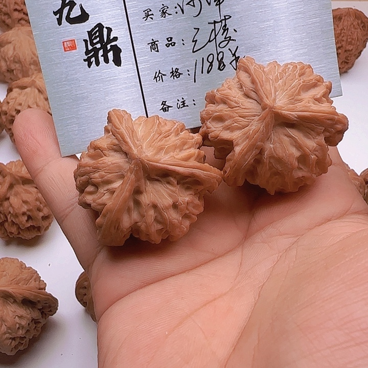 阿***泽桃核吊坠盘山三棱
