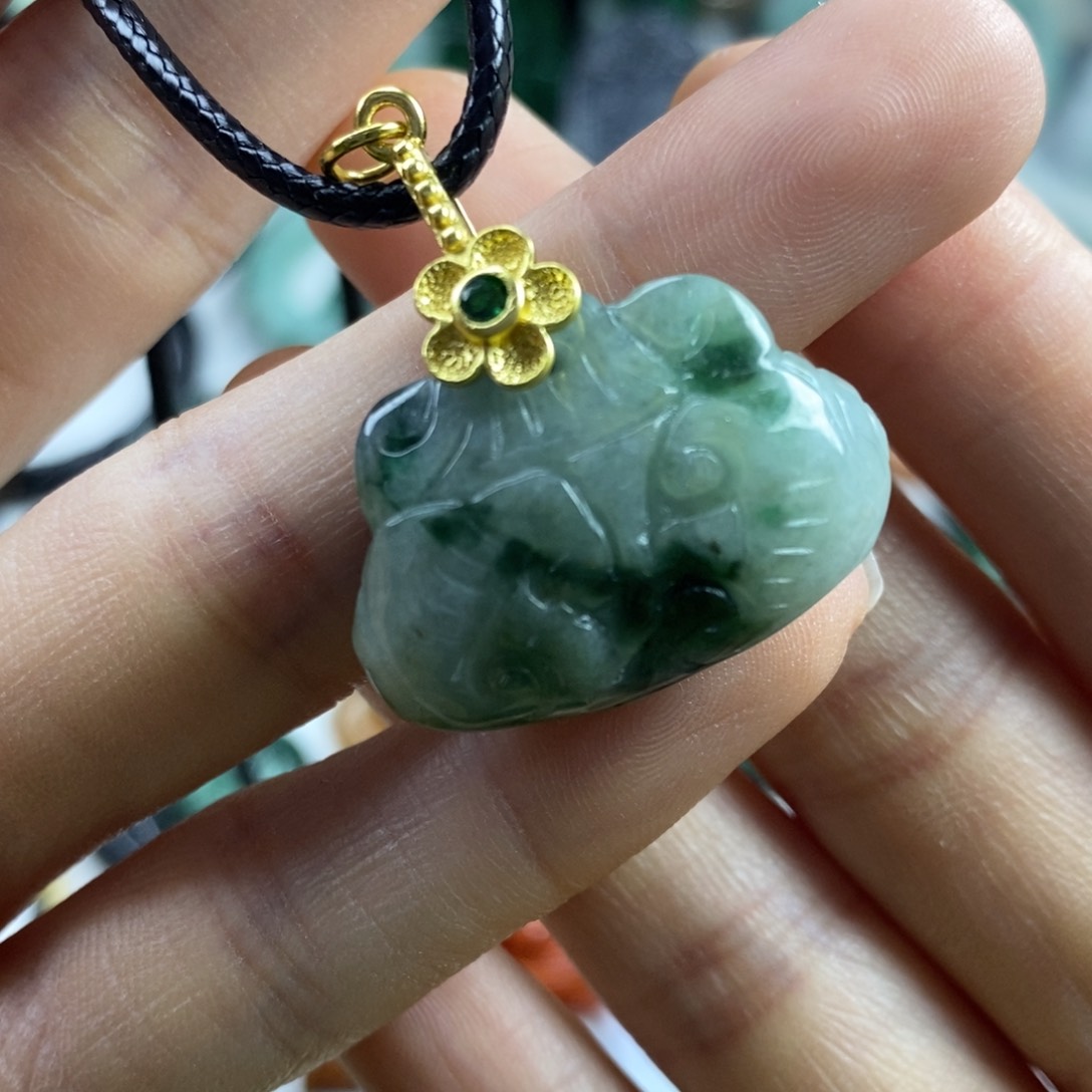 翡翠颈饰未镶嵌吊坠