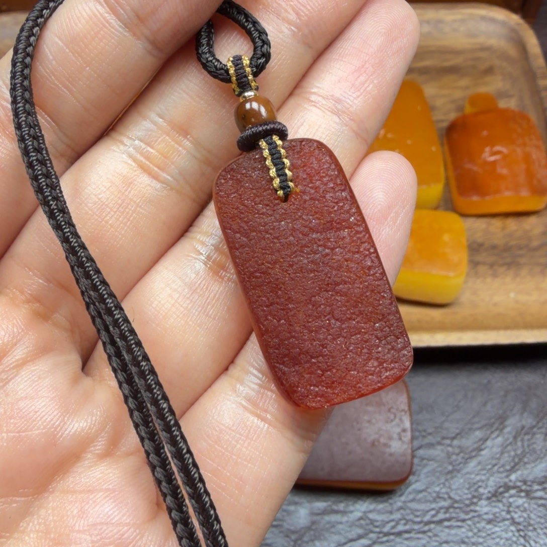 琥珀未镶嵌吊坠(赠链)