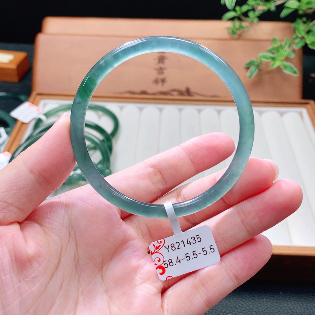 翡翠未镶嵌手镯（圆镯）