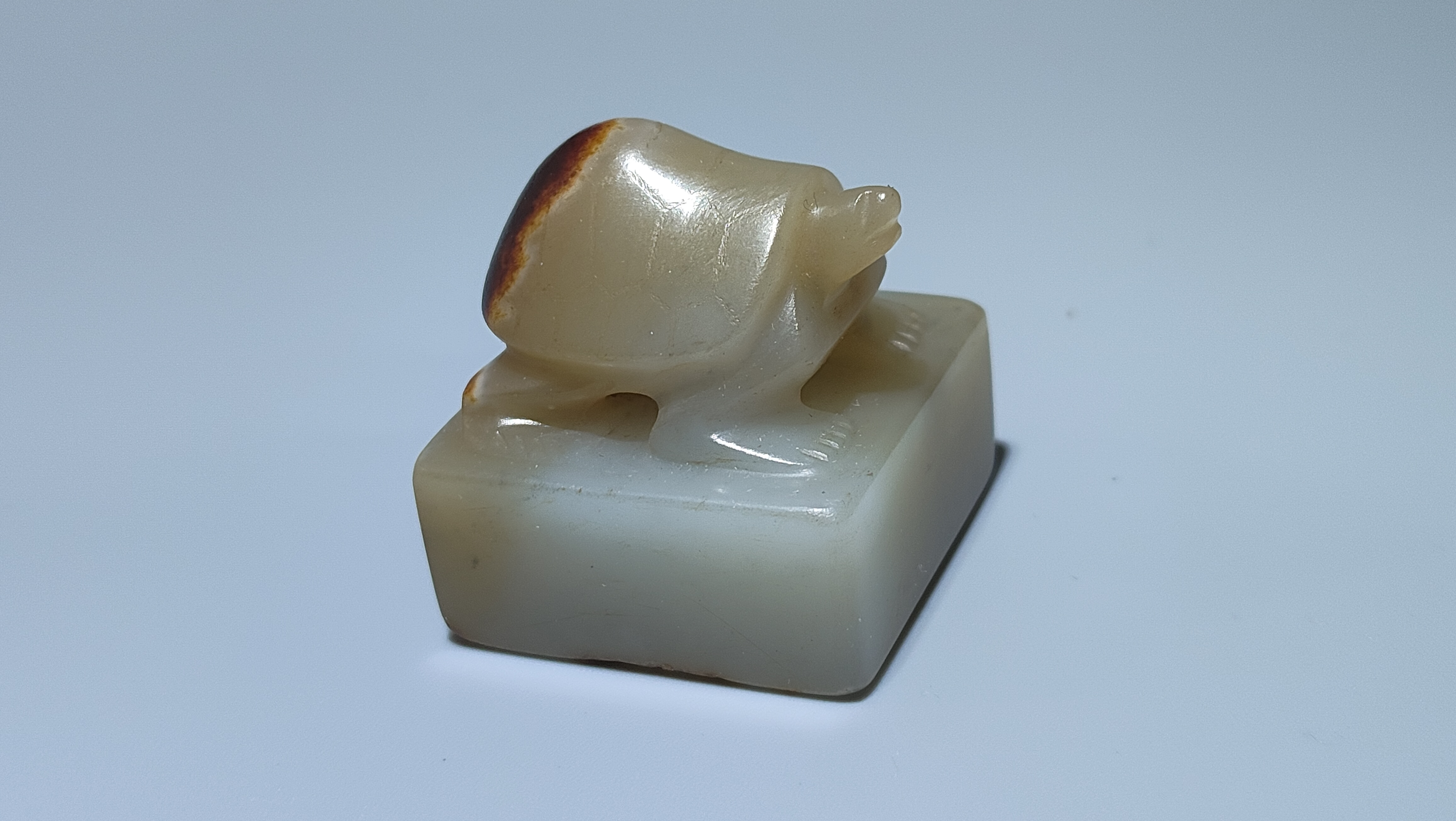 和田玉精雕龟钮印