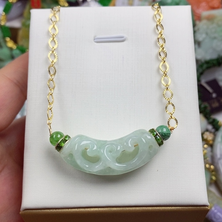 翡翠未镶嵌吊坠(赠链)