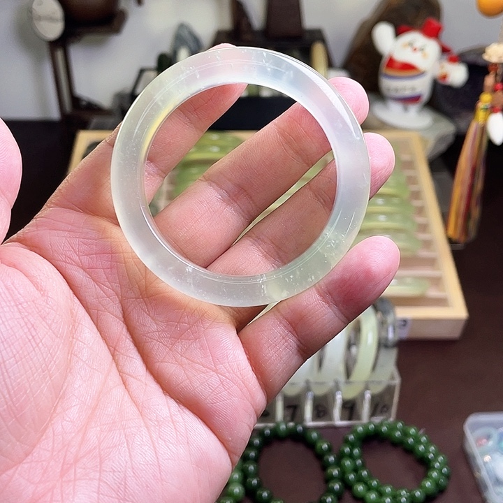 蛇纹石玉手镯未镶嵌