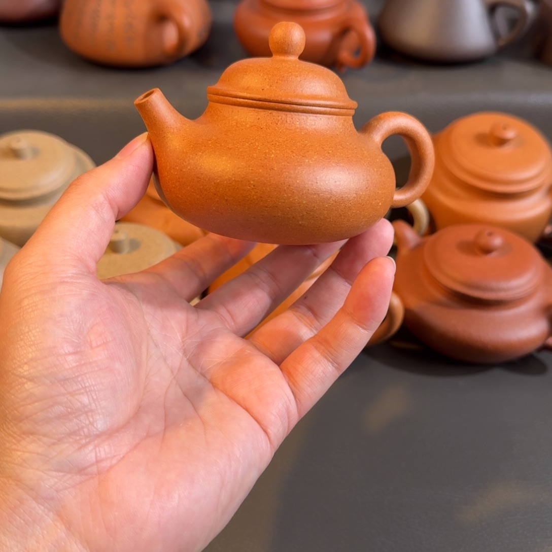 v***8紫砂茶壶全手工艺制作黄金段花块