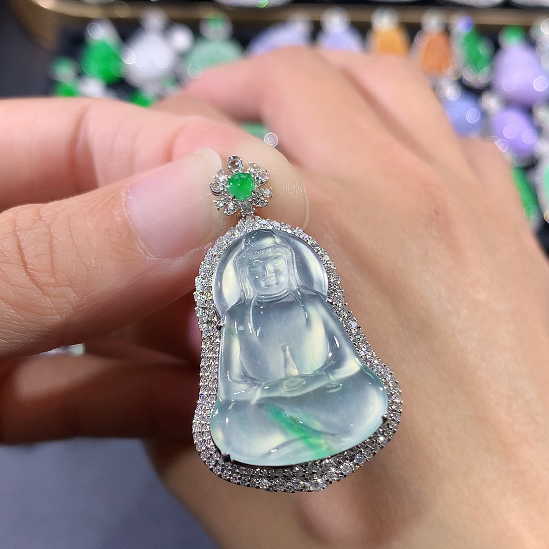 翡翠18K金镶嵌颈饰