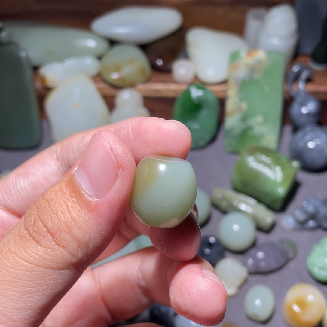 和田玉颈饰未镶嵌密*