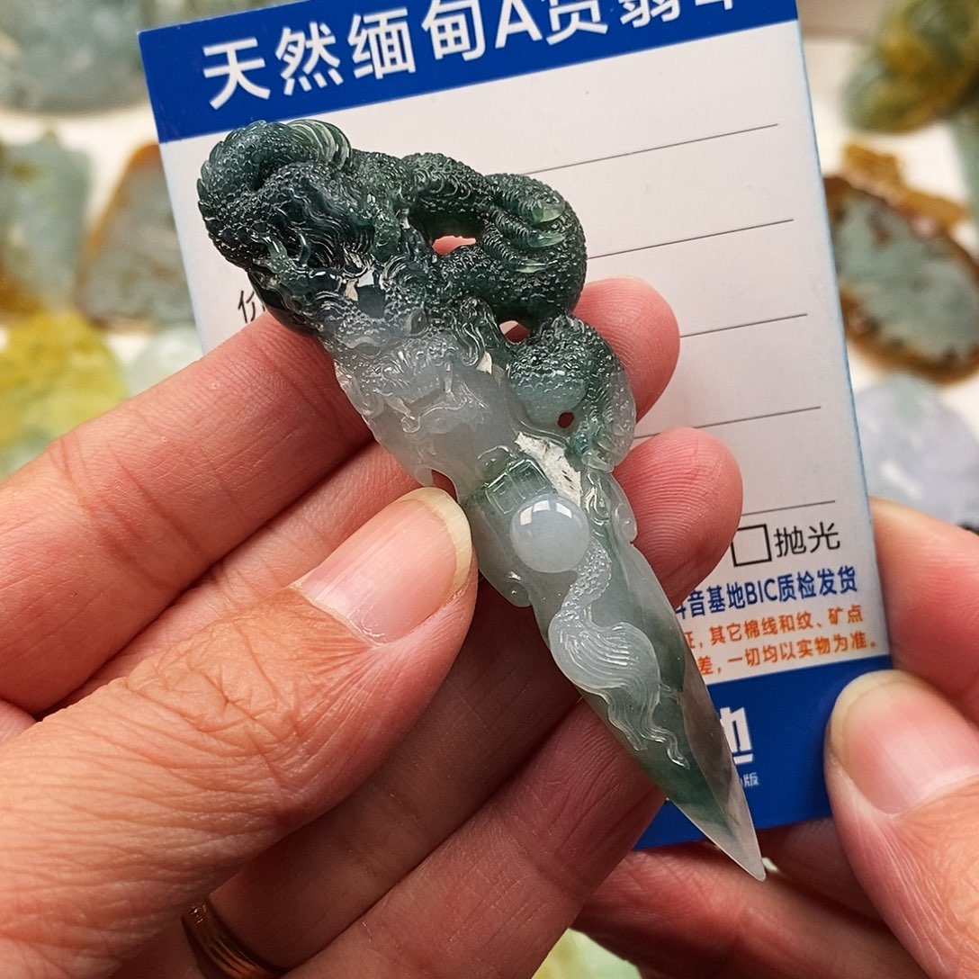 翡翠未镶嵌颈饰降魔杵