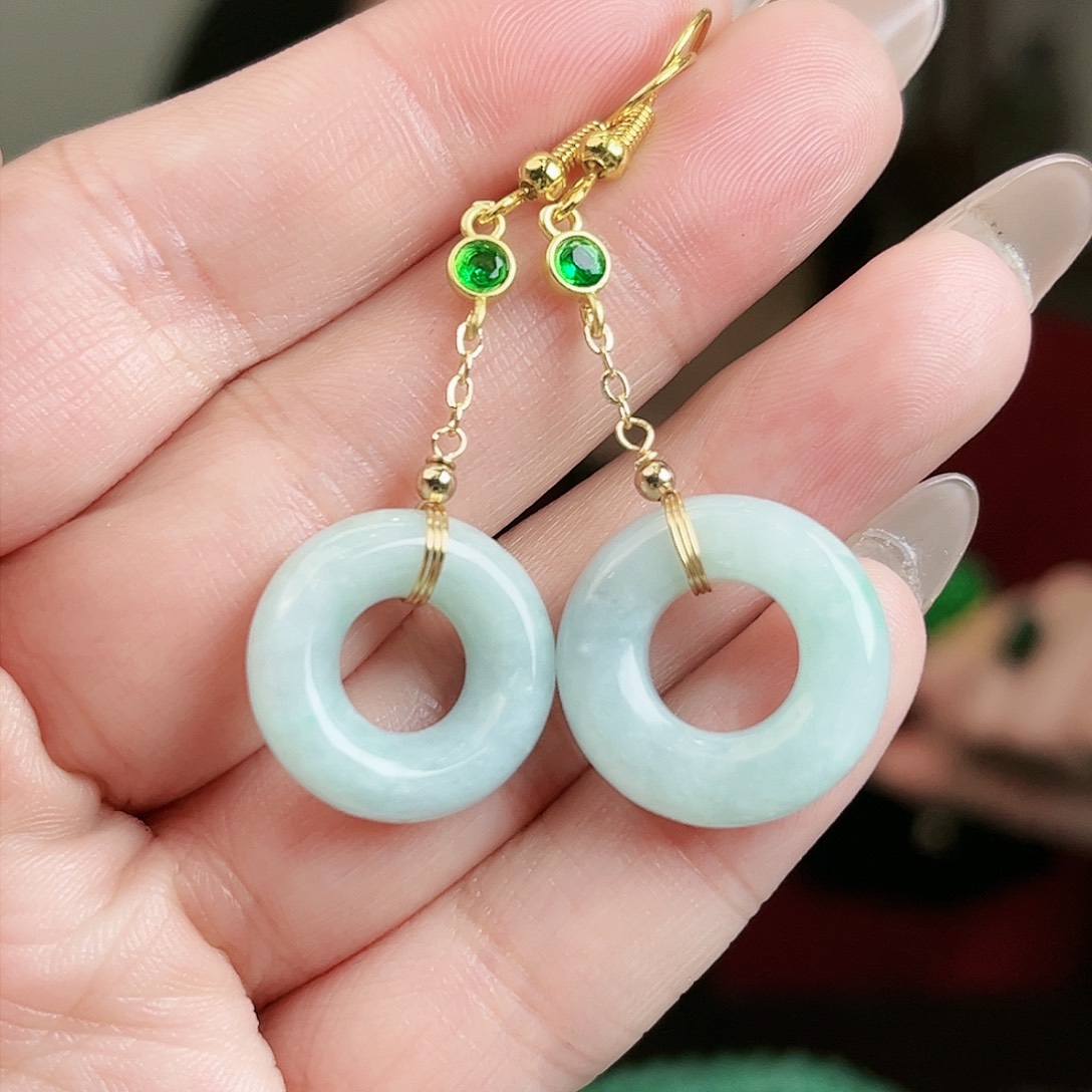 翡翠颈饰未镶嵌耳饰