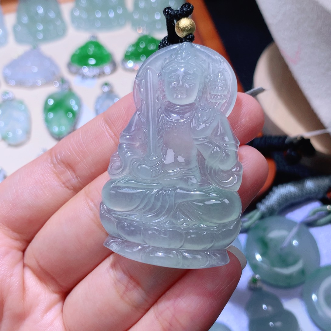 颈饰未镶嵌翡翠虚空藏