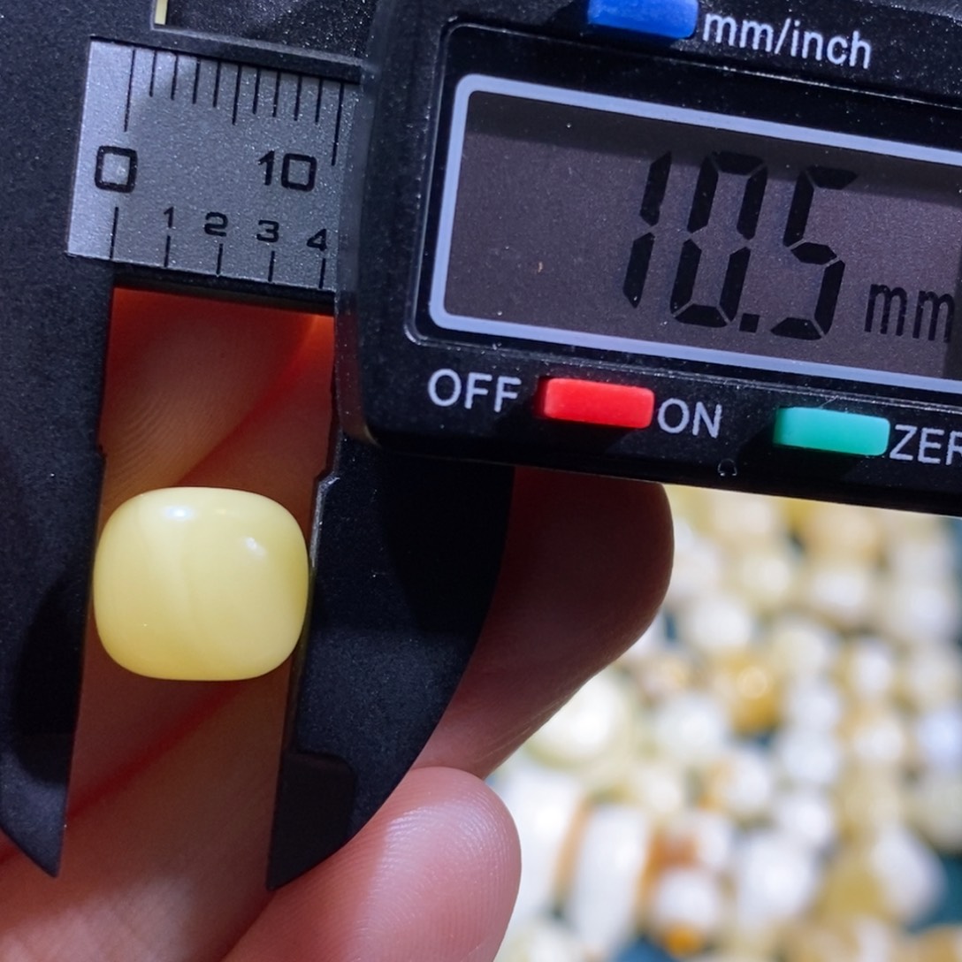 蜜蜡裸石未镶嵌配饰