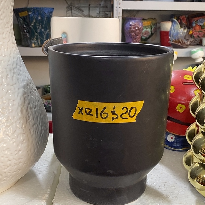 陶瓷花盆有孔 瑕疵介意勿拍 