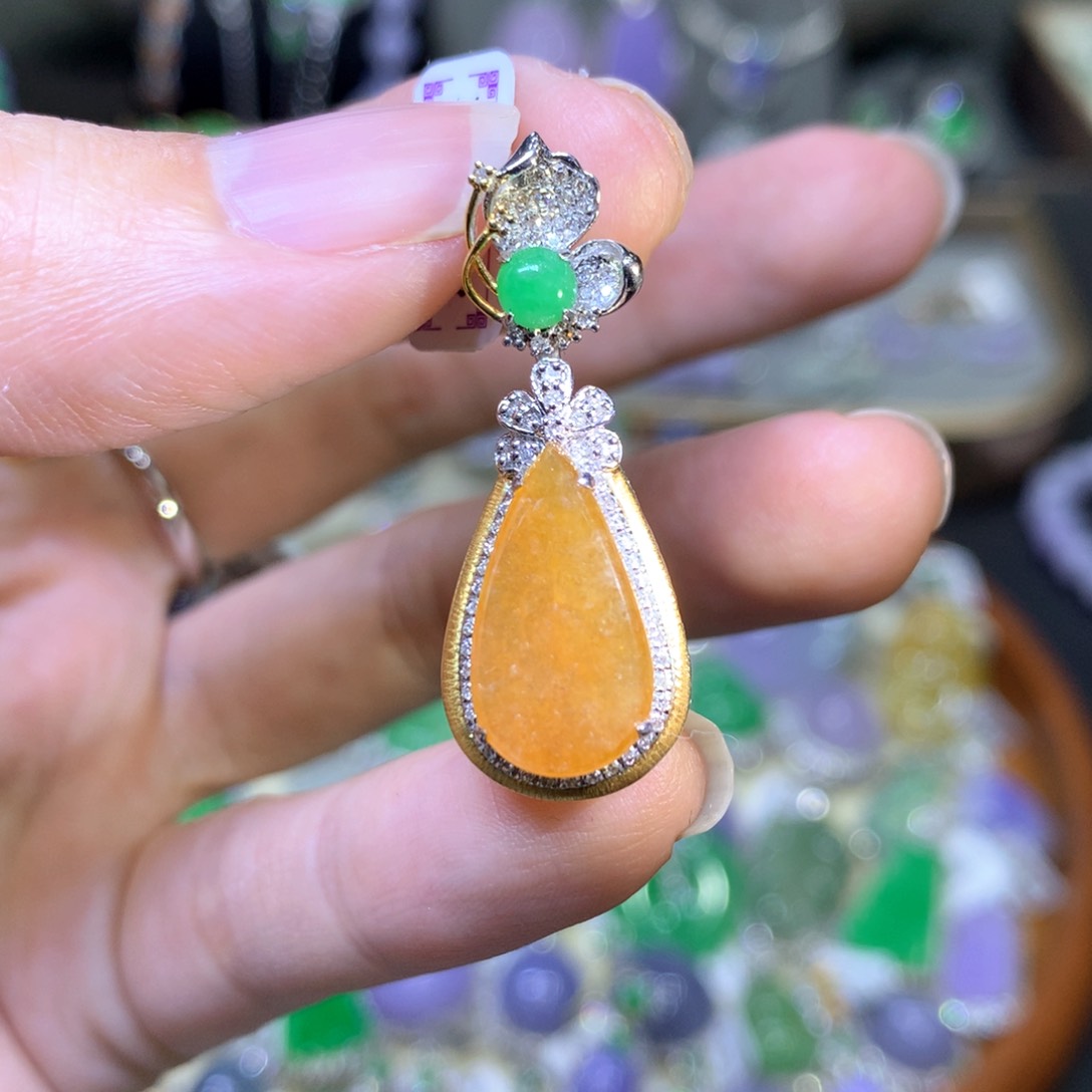 【闪购商品】翡翠颈饰18K金镶嵌翡翠吊坠项链