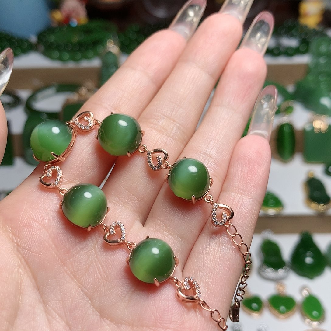 手链未镶嵌和田玉（碧玉）楠*