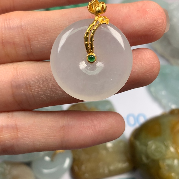 汐***汐翡翠未镶嵌颈饰翡翠