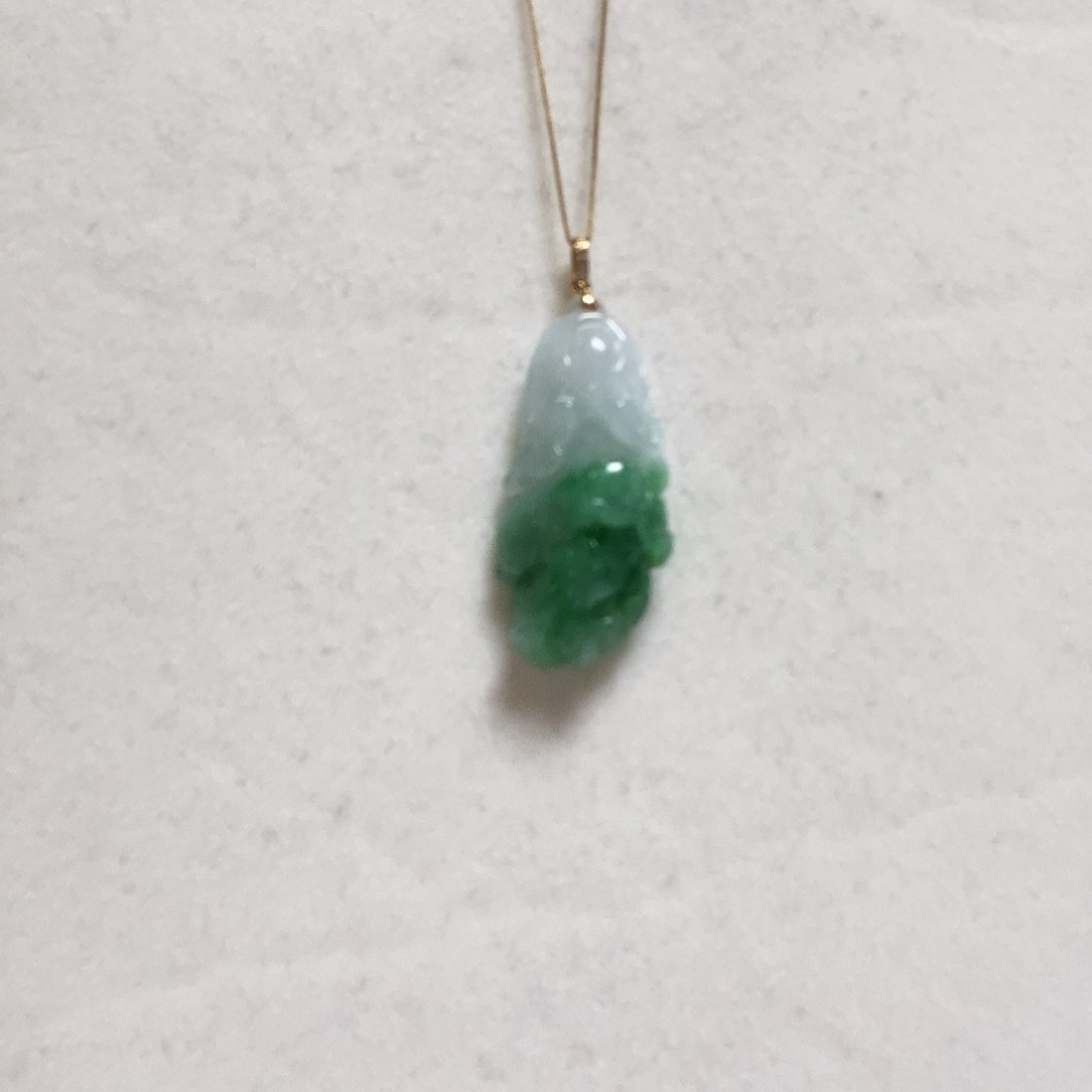 翡翠颈饰18K金镶嵌简单