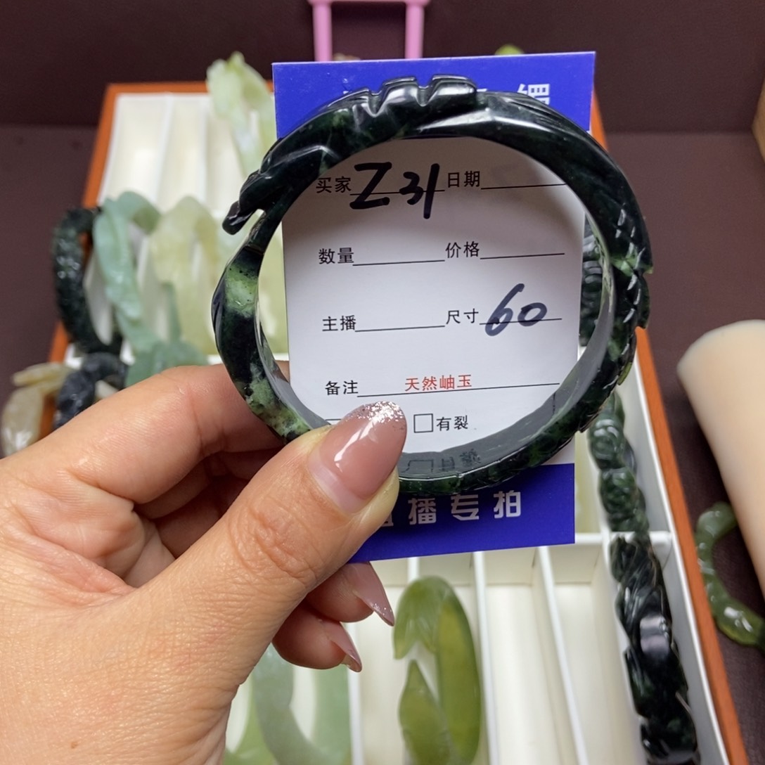 蛇纹石玉手镯未镶嵌