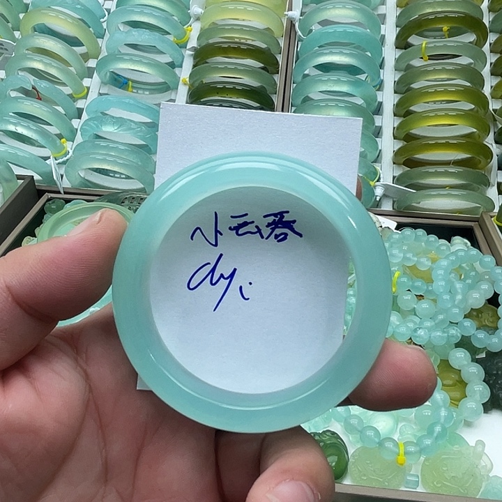 小***吞蛇纹石玉未镶嵌手镯