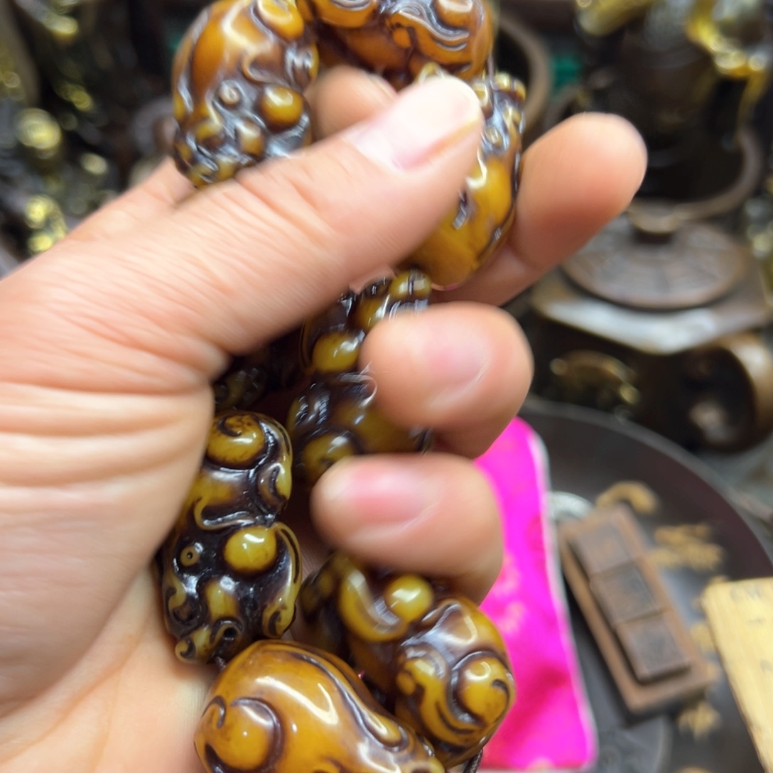 琥珀手链未镶嵌铜摆件欢迎欢迎你