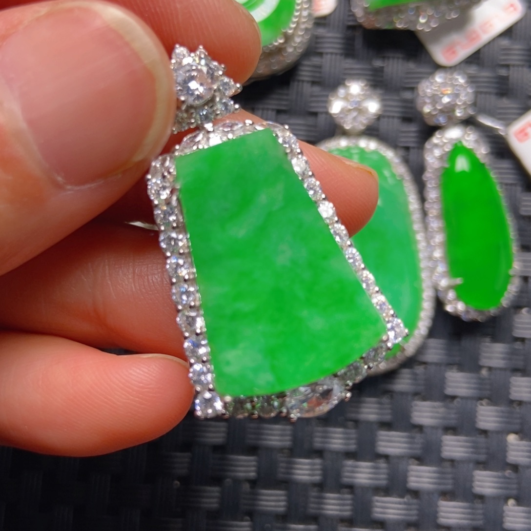 翡翠银S925镶嵌颈饰无事吊坠