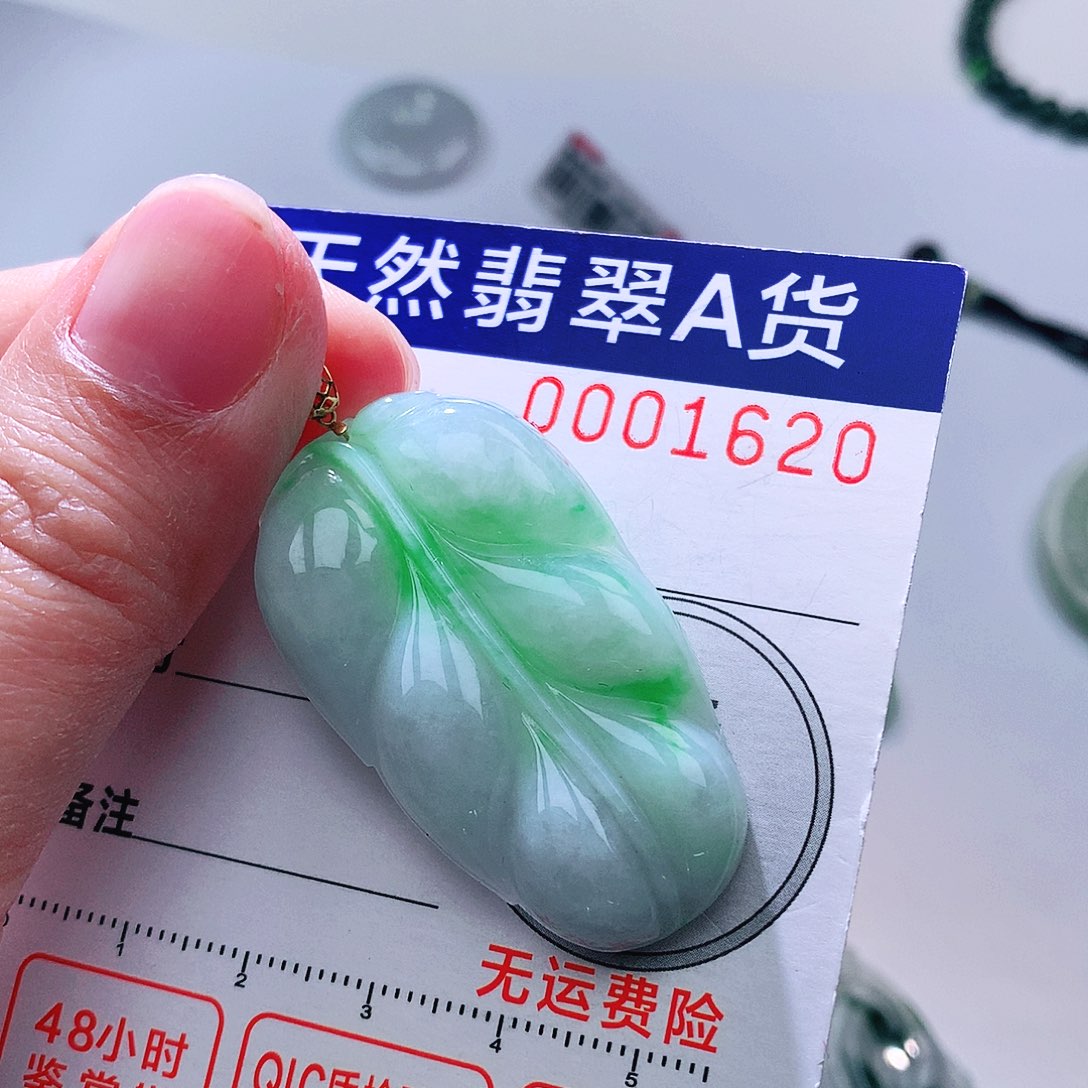 翡翠颈饰18K金镶嵌吊坠