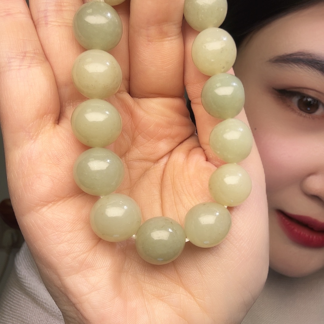 桅***开和田玉（糖玉）未镶嵌颈饰