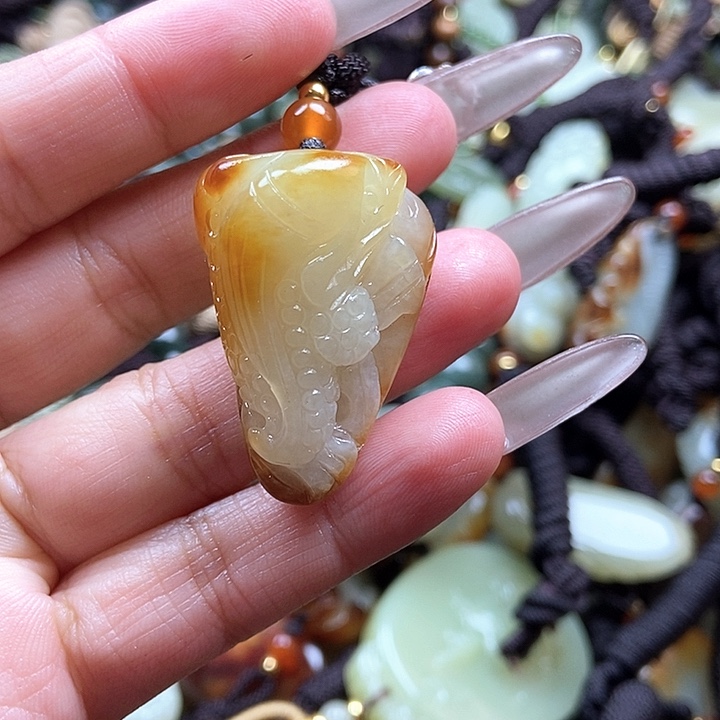 和田玉颈饰未镶嵌