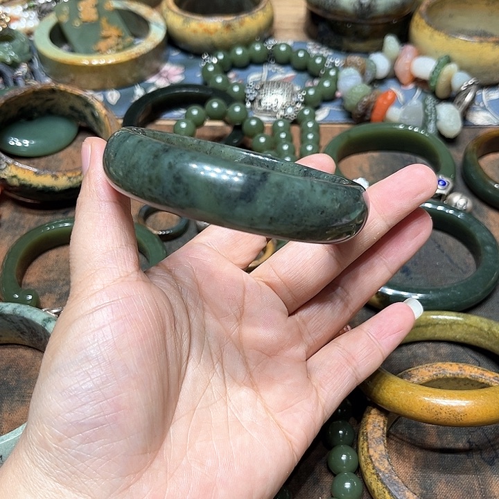 岫岩河磨玉（透闪石质玉）手镯未镶嵌李*平