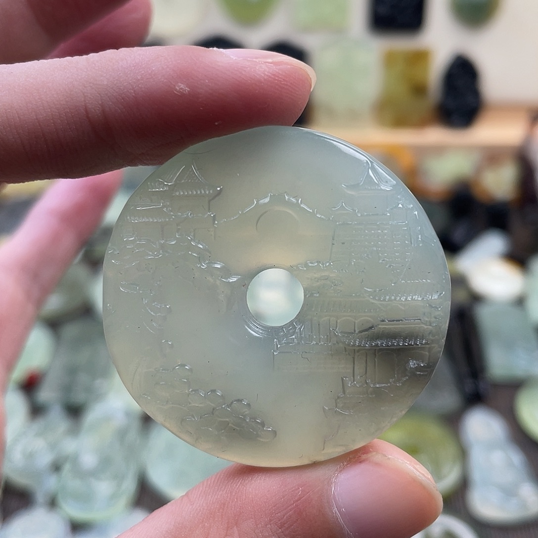 蛇纹石玉未镶嵌颈饰