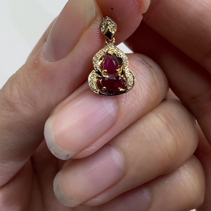 颈饰红宝石18K金镶嵌
