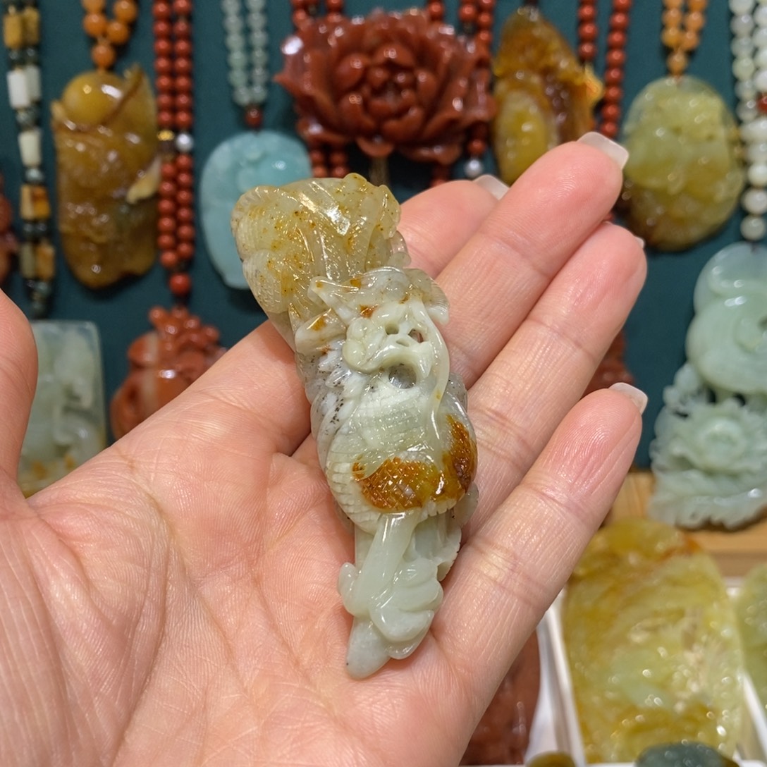 蛇纹石玉未镶嵌颈饰