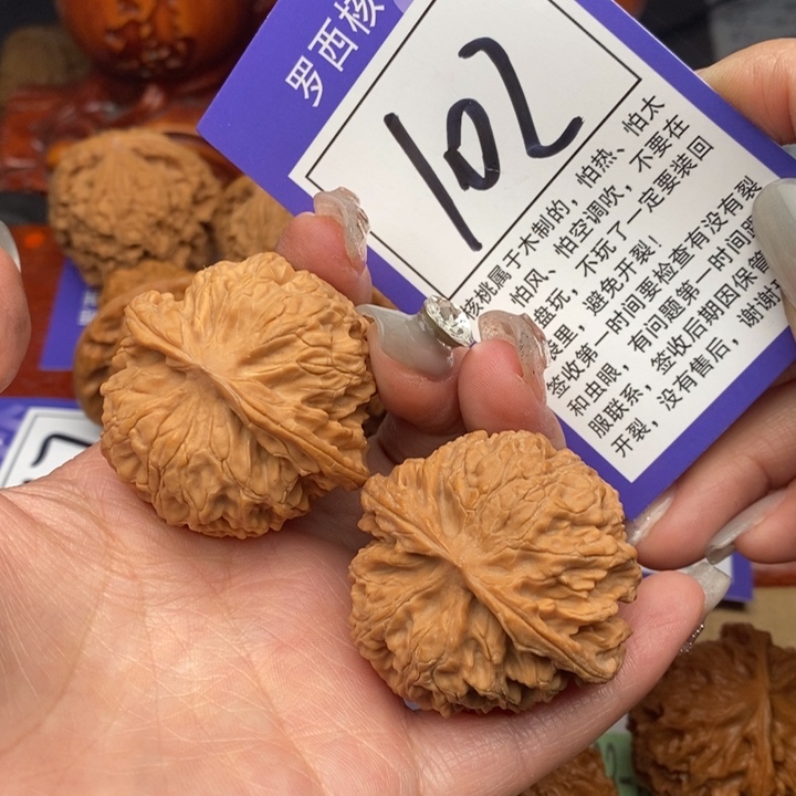 桃核吊坠戴****子41苹果园102号牌