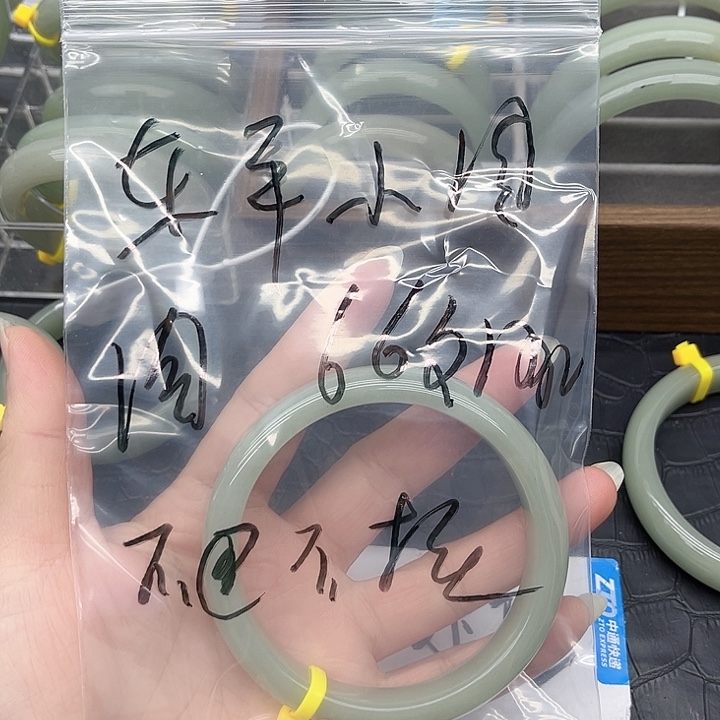 石英质玉未镶嵌手镯