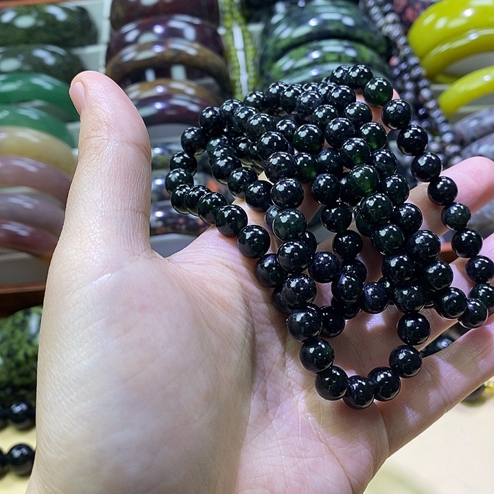 蛇纹石玉未镶嵌饰品