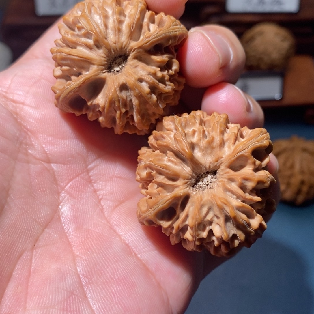 文玩核桃吊坠龙门涧