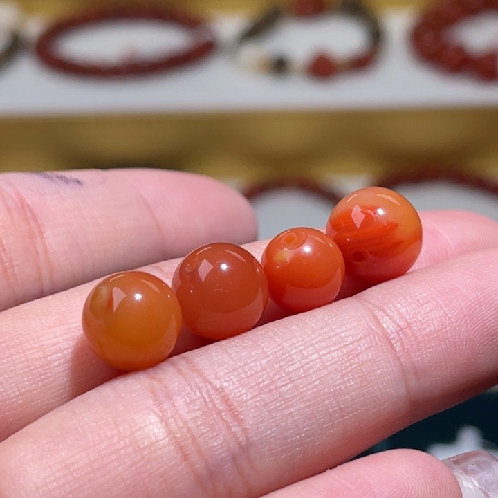 南红玛瑙鸡油黄散珠未镶嵌