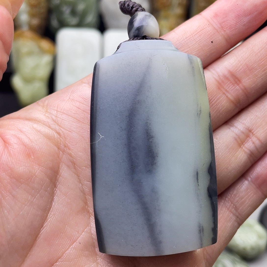 凡***子和田玉未镶嵌颈饰