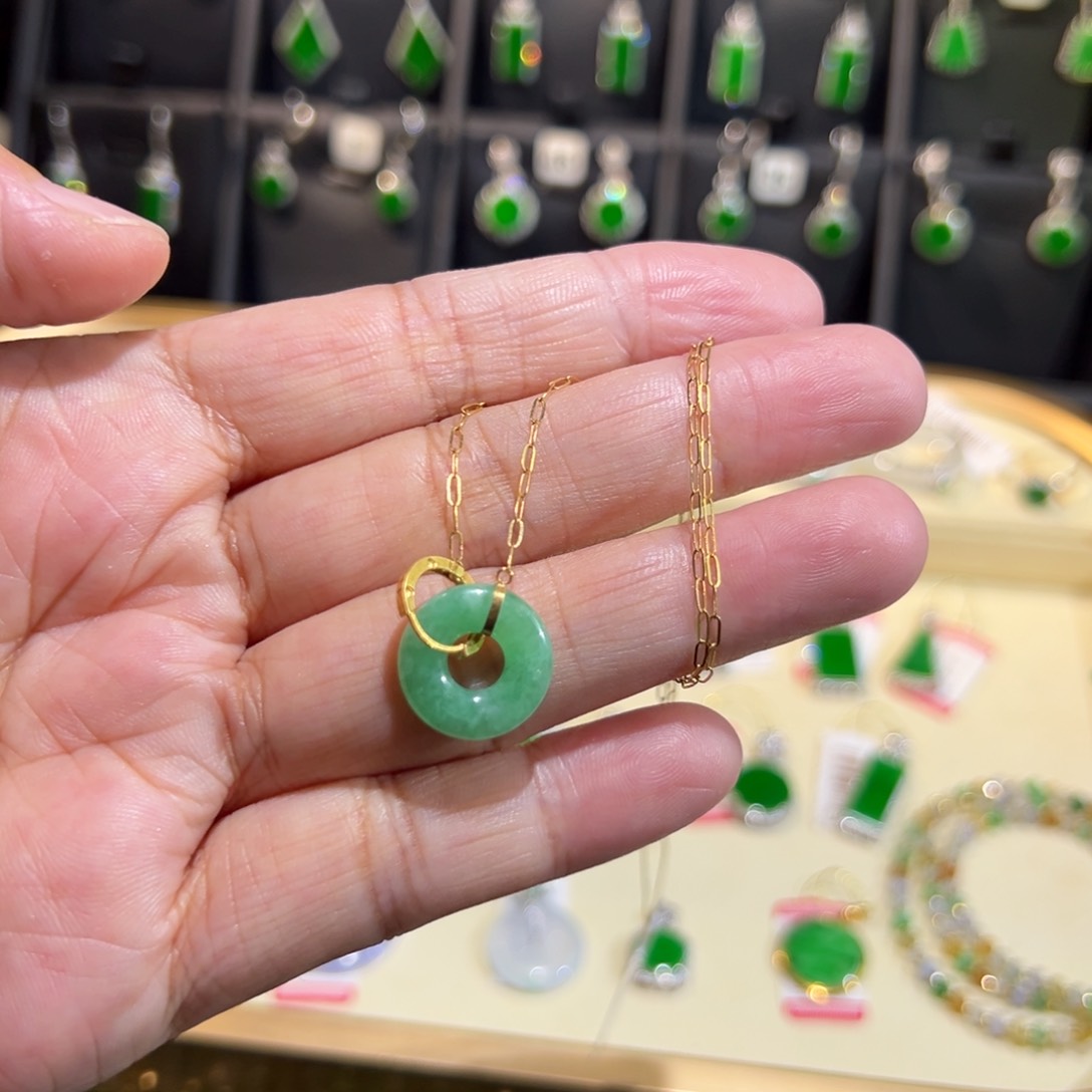 翡翠18K金镶嵌颈饰