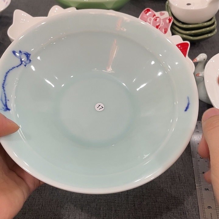 17号影青莲趣斗形碗