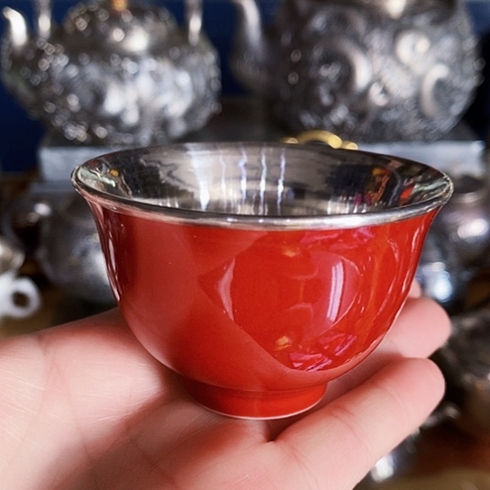 瓷包银的茶杯大红色的小茶杯