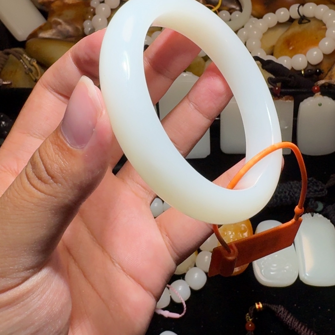 岁****和田玉未镶嵌颈饰