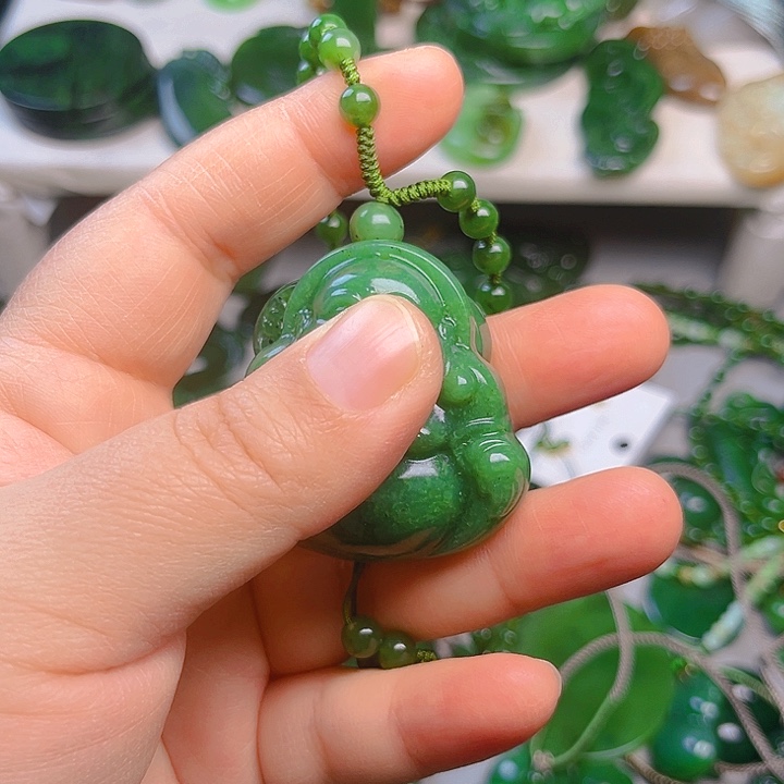 颈饰未镶嵌和田玉秋*