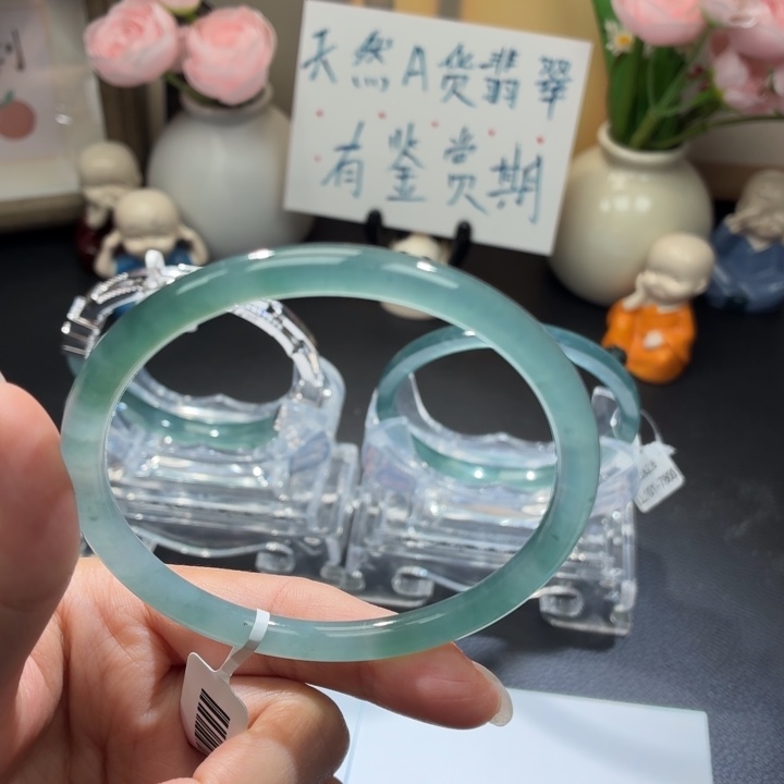 翡翠未镶嵌手镯冰蓝飘绿