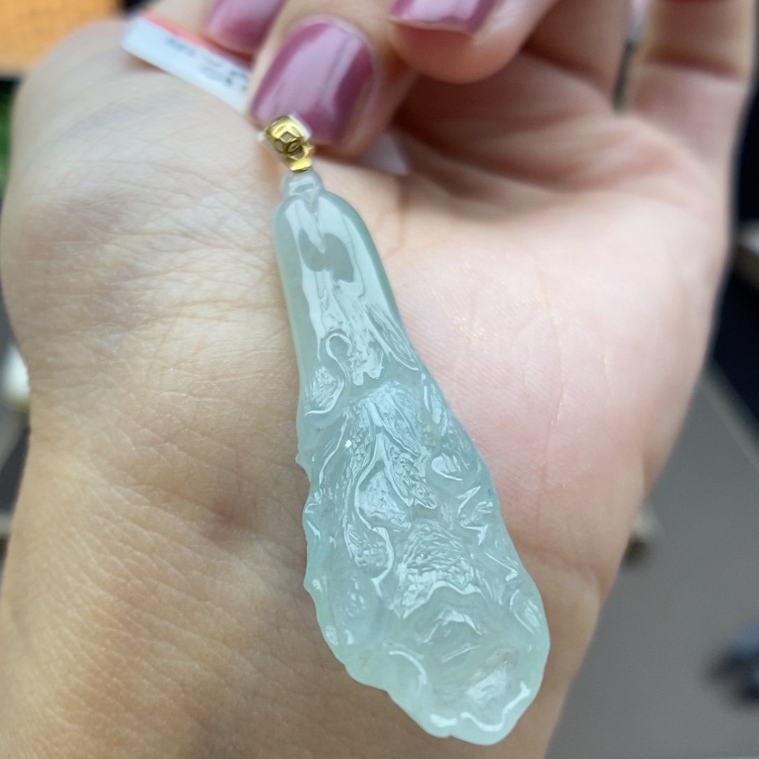 翡翠18K金镶嵌颈饰吊坠97