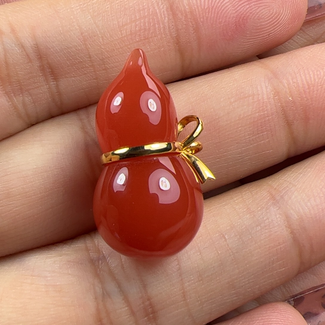 18K金镶嵌吊坠南红玛瑙